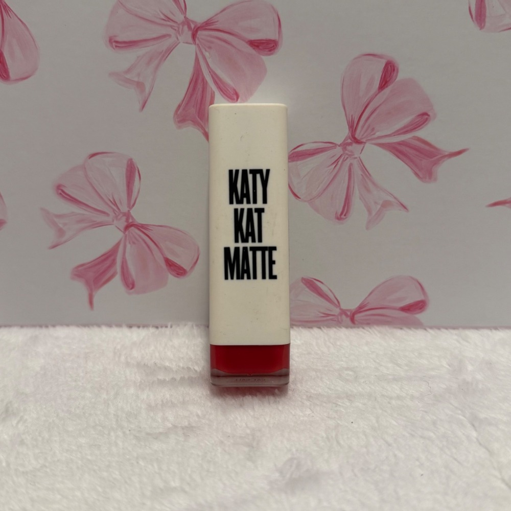 COVERGIRL Katy Kat Matte Lipstick Cat‎ Call KP06 Red